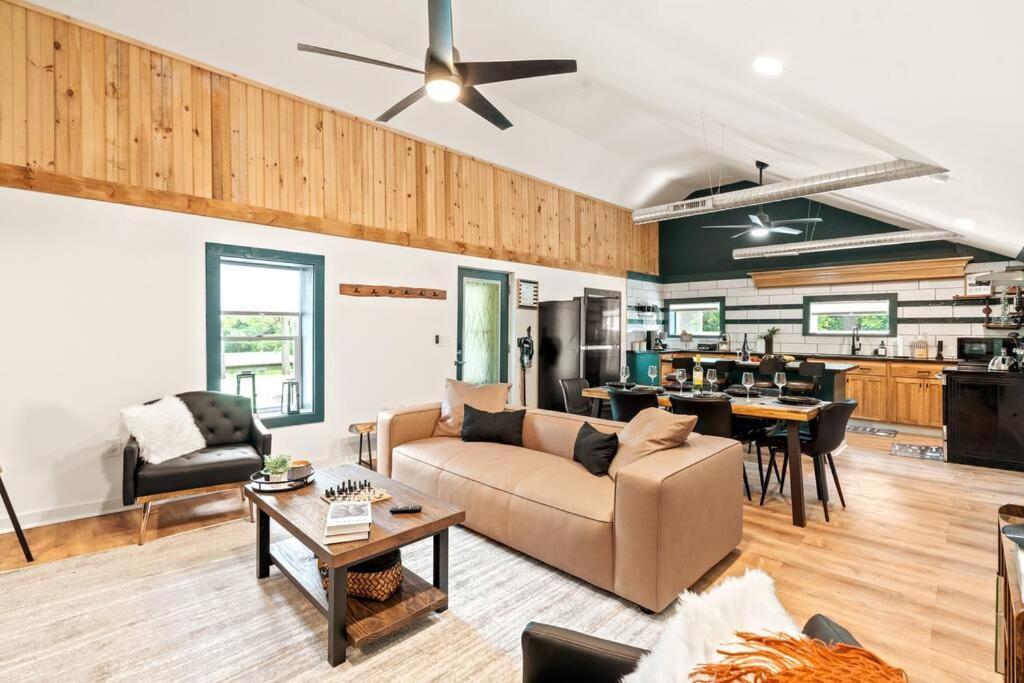 The Modern Forge Ny, Honeoye Lake ภายนอก รูปภาพ